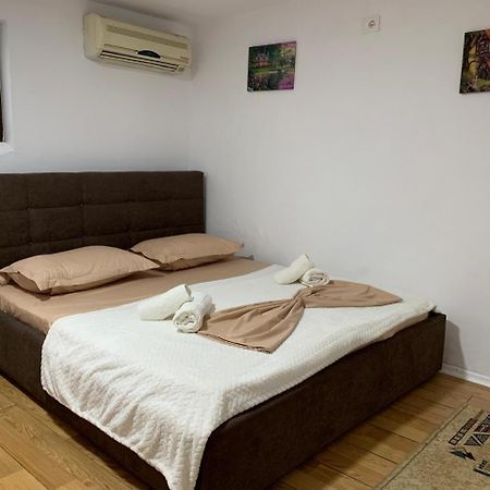 Guesthouse N&B Berat Exterior foto