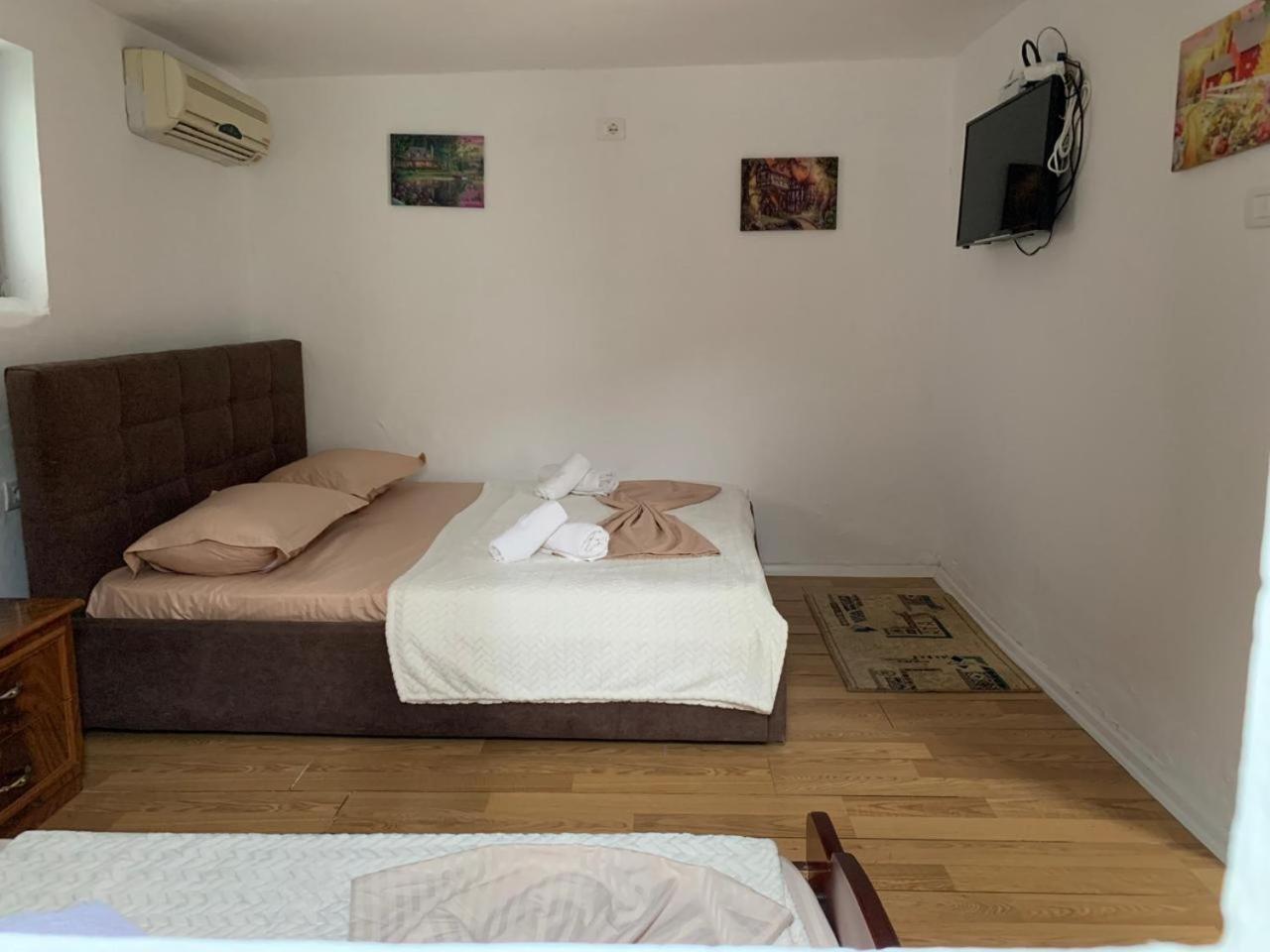 Guesthouse N&B Berat Exterior foto